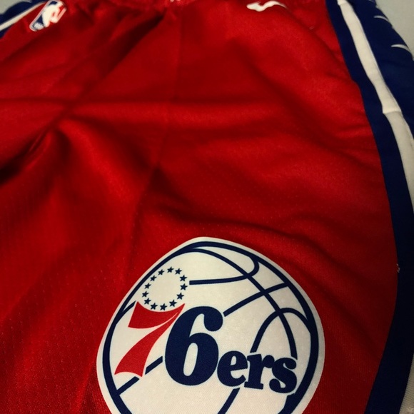 Nike Philadelphia 76ers 2019/20 Swingman Shorts - Picture 3 of 4